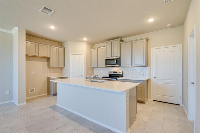 Building Photo - 3404 Becker Dr