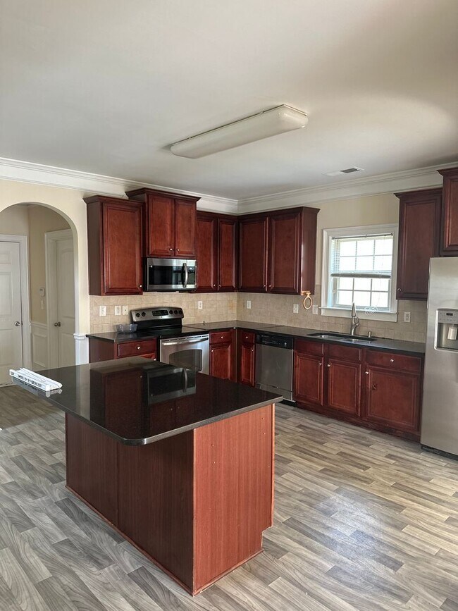 Building Photo - 4 Bedrooms, 3 Bathrooms - Home in Stockbri...