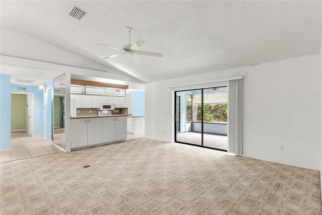 Building Photo - 2041 SE Floresta Dr