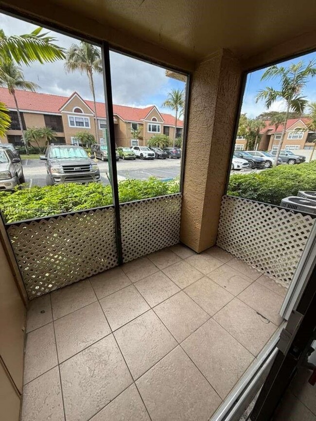 Building Photo - 10441 SW 156th Ct