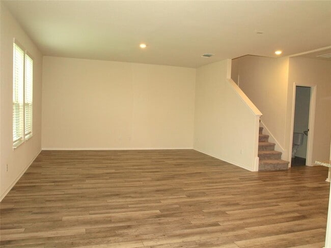 Building Photo - 173 Onna St