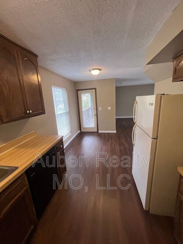 Building Photo - 10115 E 67th St