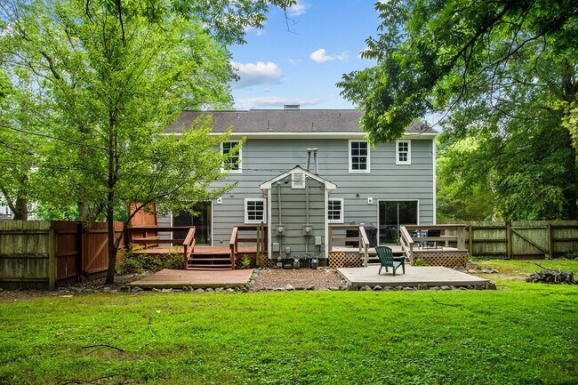 Building Photo - 803 W Davis St