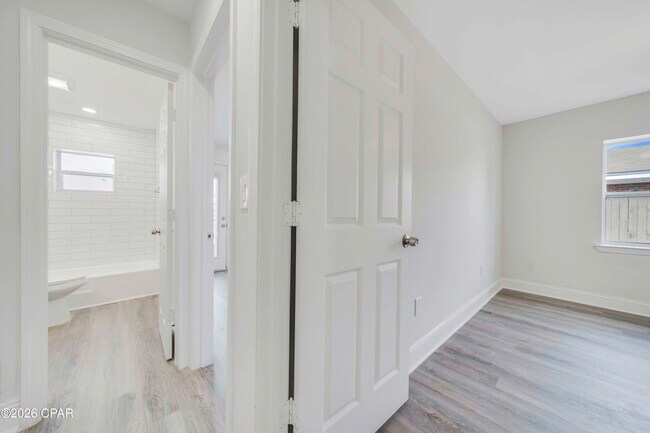 Building Photo - 3904 Ocean View Dr