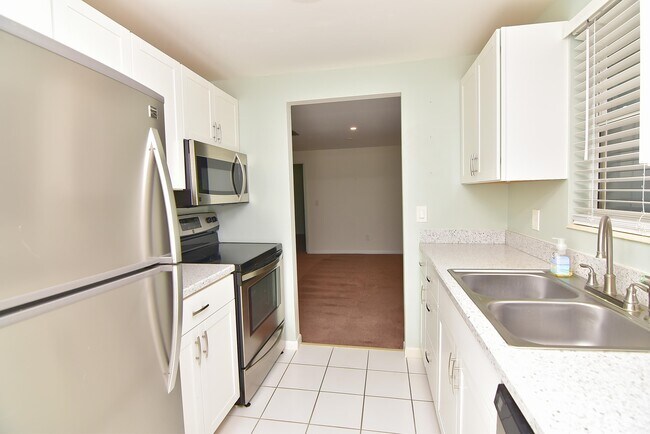 Building Photo - 919 Viscaya Blvd