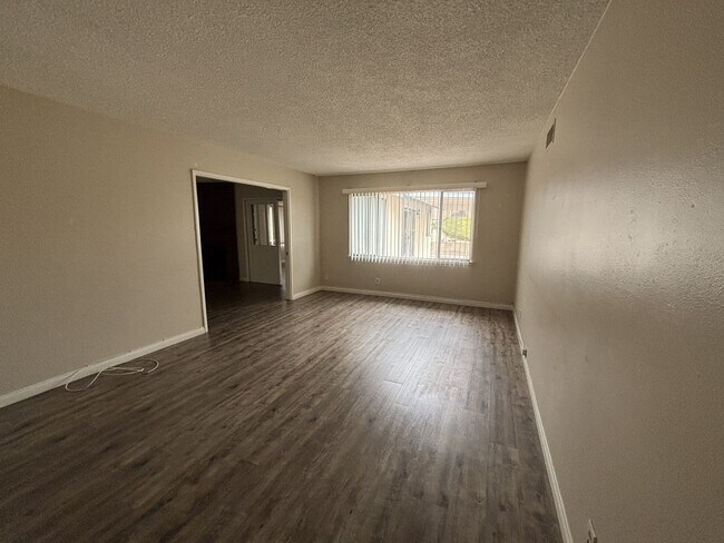 Building Photo - Corner lot La Mirada home!