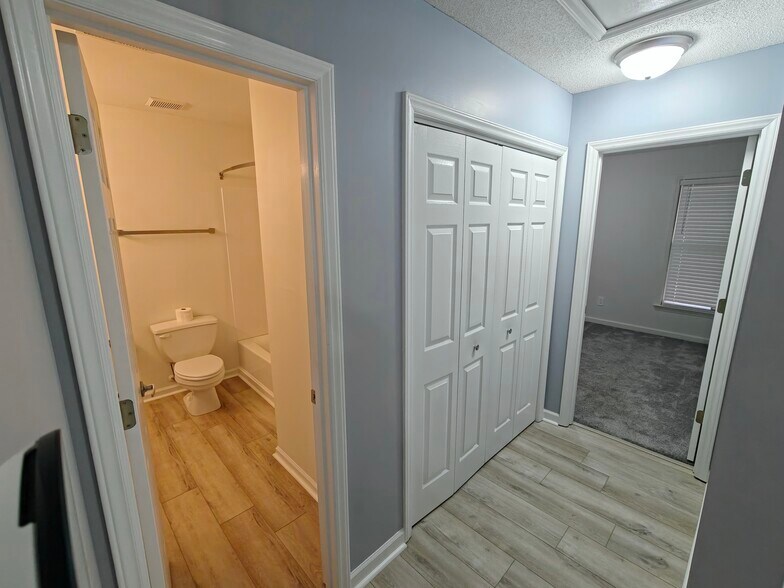 Building Photo - 108 Kingsley Woods Dr