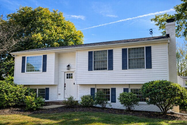 Building Photo - 11423-11425 5 Cedars Rd