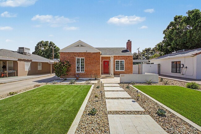 Building Photo - 311 West Campbell Ave