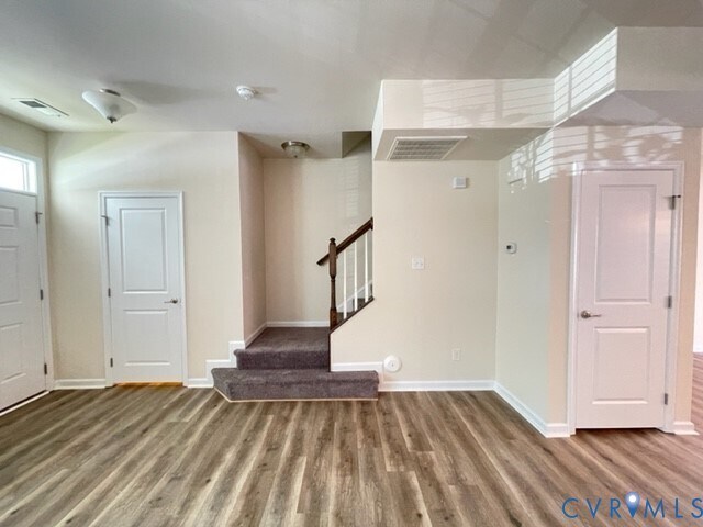Building Photo - 8107 Creekside Village Dr