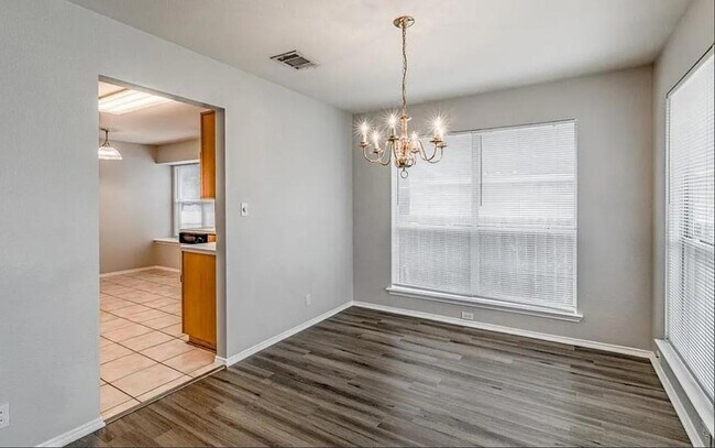 Building Photo - 702 Thrush Dr