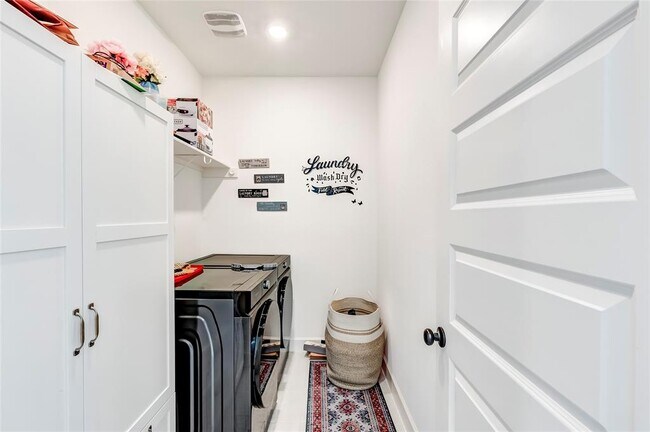 Building Photo - 133 Goshen Dr