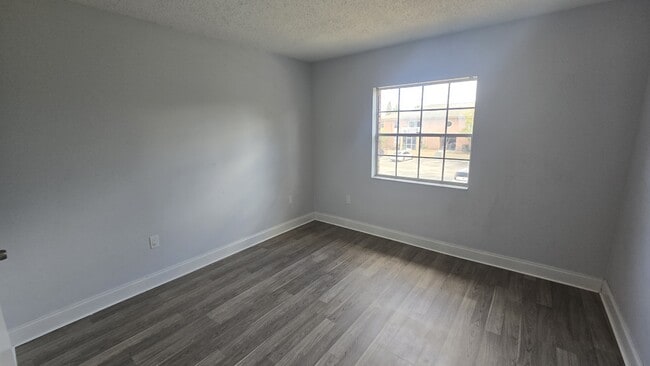 Building Photo - 492 Banyon Tree Cir