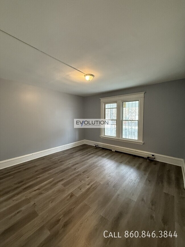 Building Photo - 96-98 Sargeant St-FL1