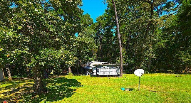 Building Photo - Breathtaking Lake View Retreat with Modern Updates!