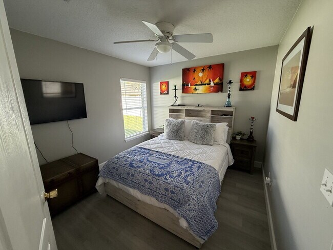 Building Photo - "Spacious 3-Bedroom Retreat with Bonus roo...