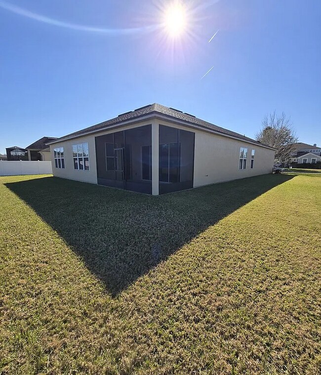 Building Photo - Stunning Waterfront 4/3 in Middleburg