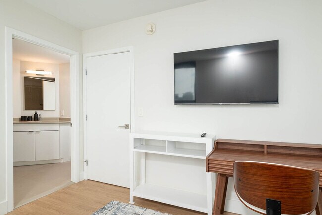 Building Photo - 677-679 Washington Street-SI ID1322145P