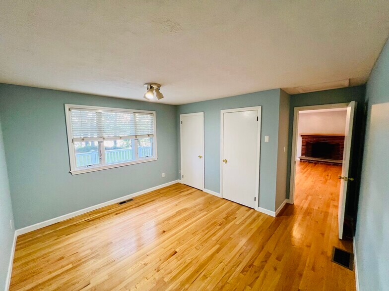 Building Photo - 45 Hannas Rd