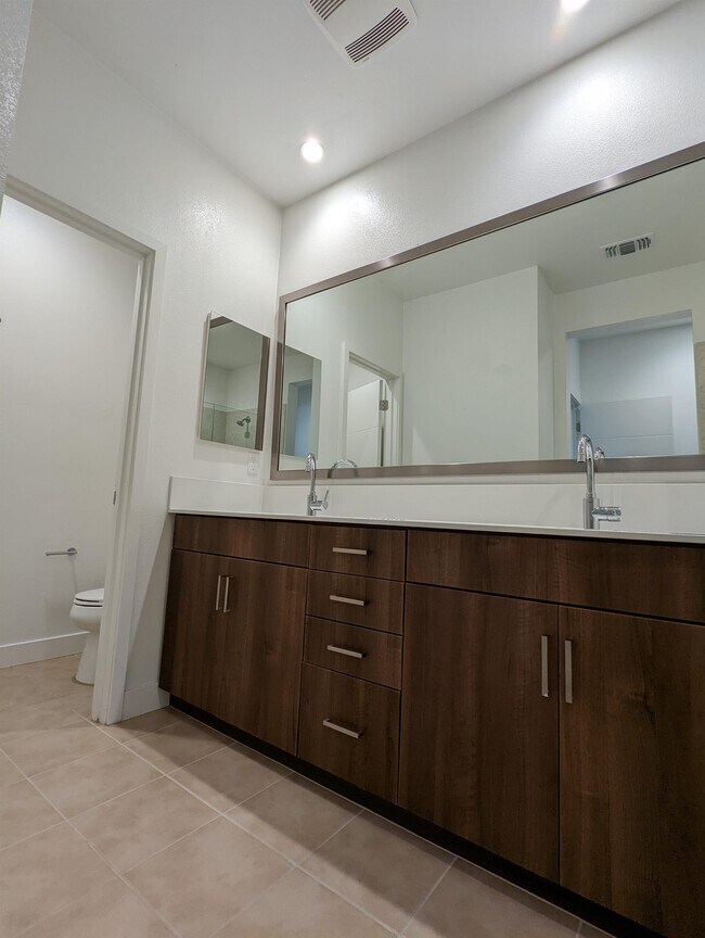 Building Photo - 955 Edy Ln