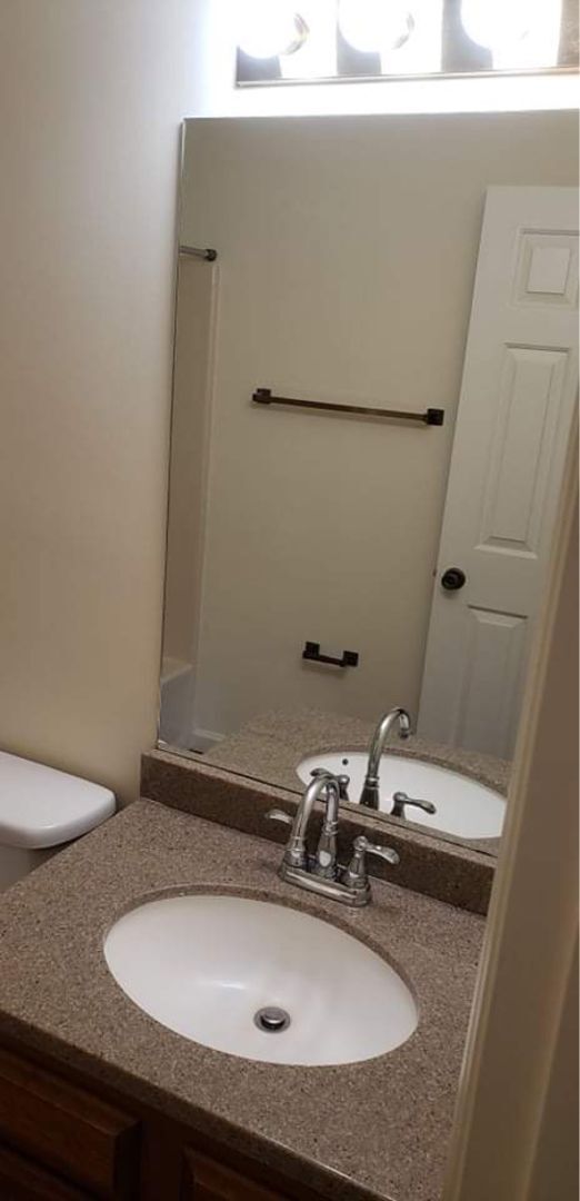 Building Photo - 3 Bedroom/2 Bath one level unit  ?  Kingsp...