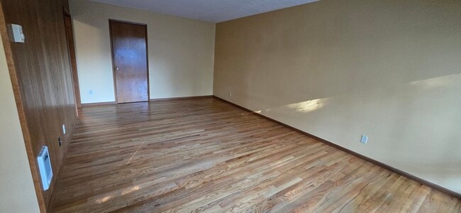 Building Photo - Troy