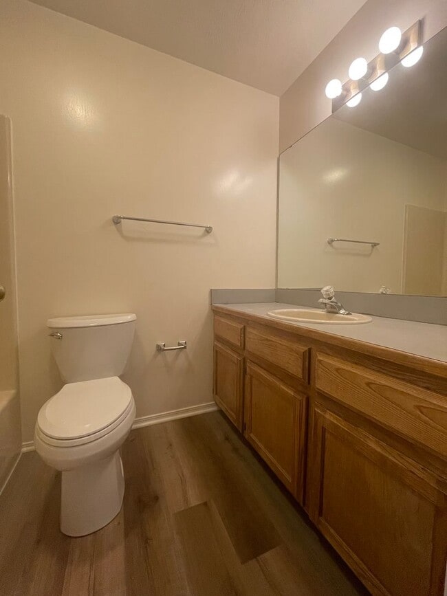 Building Photo - Southern Hills 3 Bedroom 2 Bath Duplex-New carpet and new flooring in the bathrooms