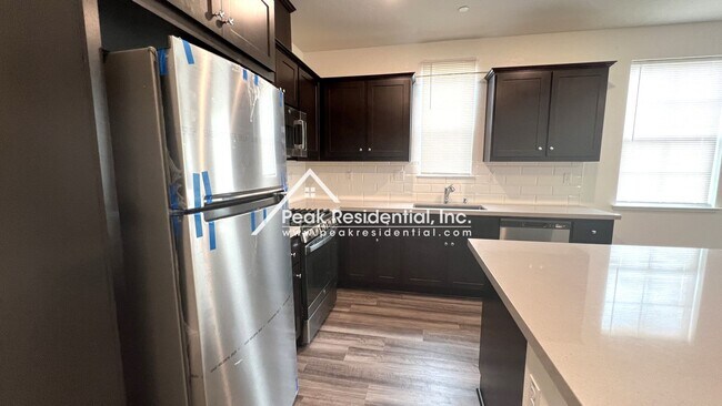 Building Photo - Newer 3bd/2.5ba North Natomas Townhouse with 2 Car Garage!