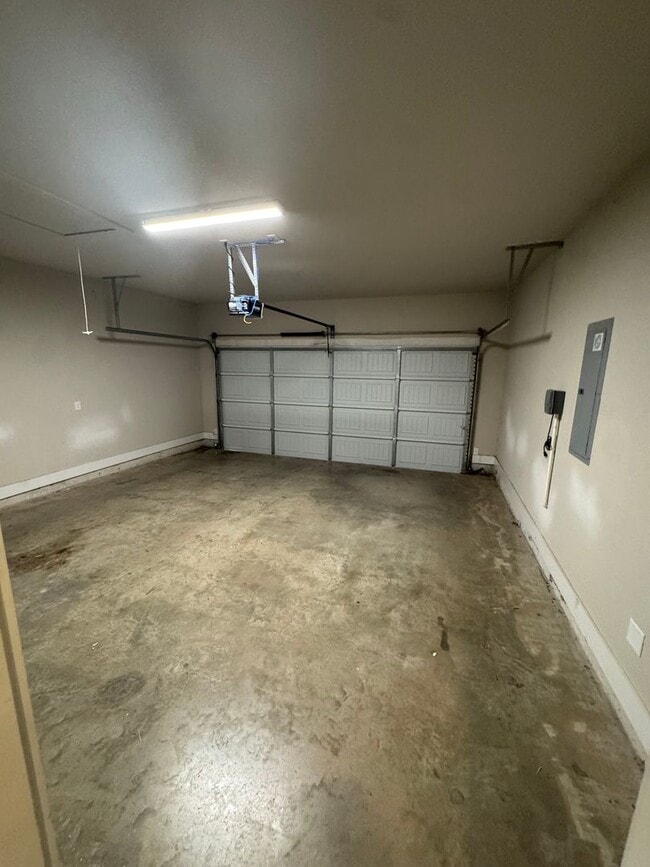Building Photo - 3/2/2 - GREAT NEIGHBORHOOD - GODLEY ISD