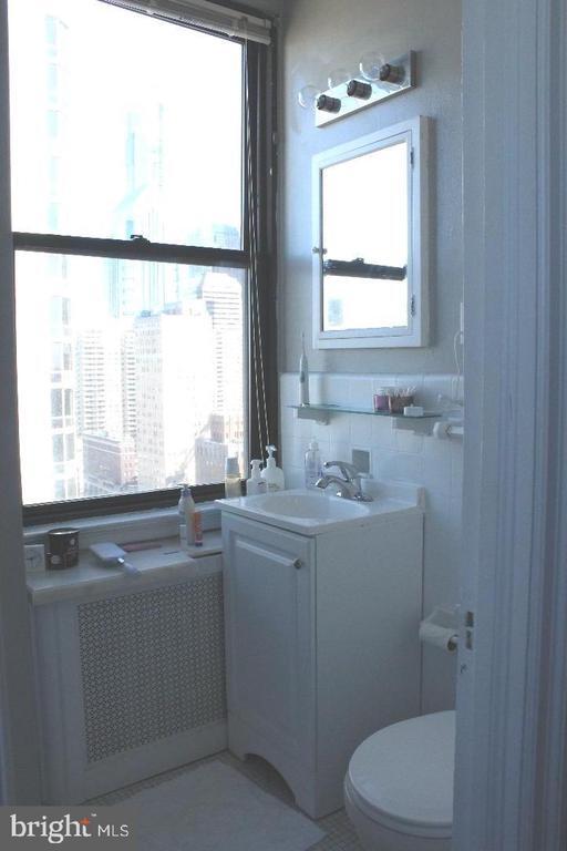 Building Photo - 2031 Locust St