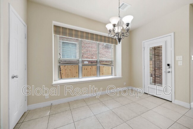 Building Photo - 431 Calm Springs