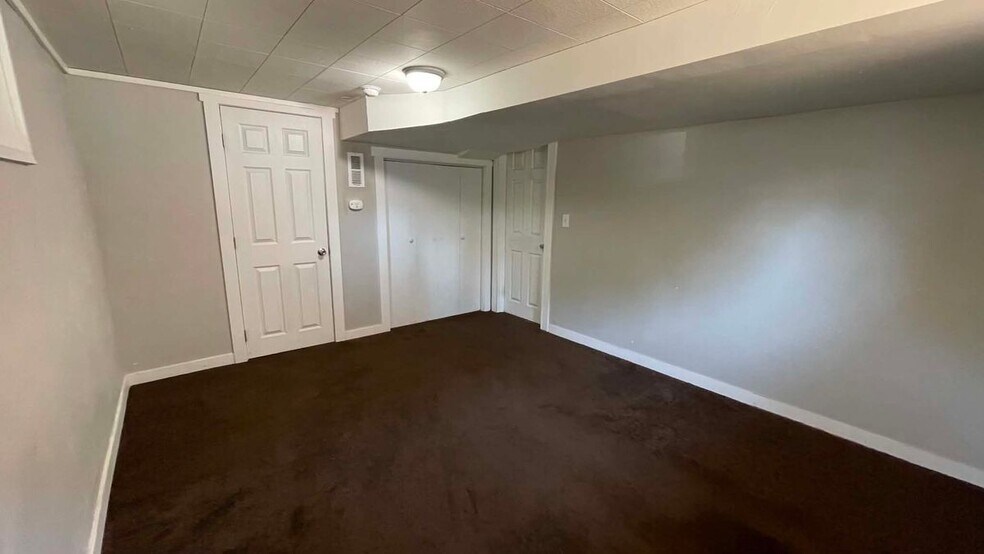 Building Photo - 982 Gramercy Ave