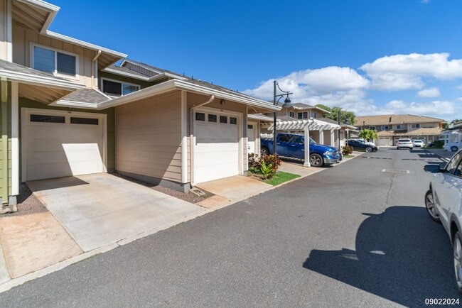 Building Photo - $3,100 / 2br - 2BED 2 BATH TOWNHOUSE IN ME...