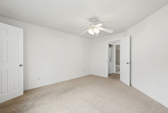 Building Photo - 13864 E Lehigh Ave