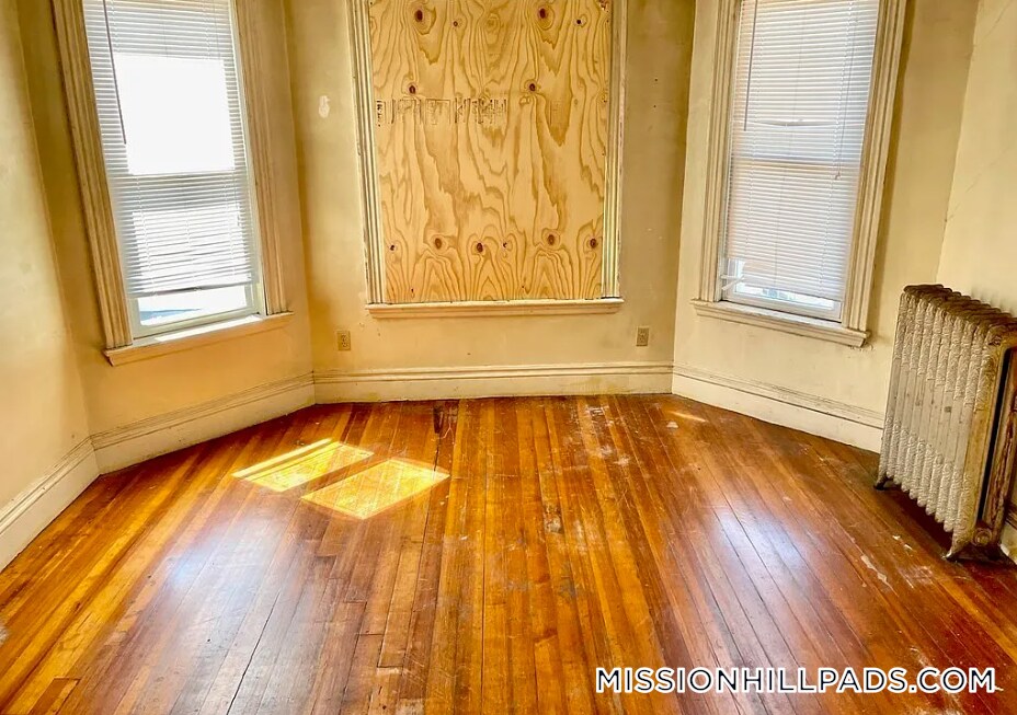 Building Photo - 127 Harrishof St