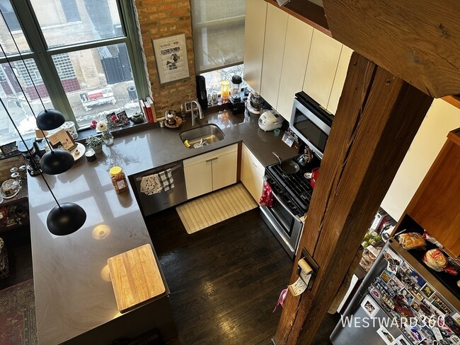 Building Photo - 1701 N Damen Ave