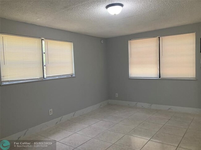 Building Photo - 3630 SW 46th Ave