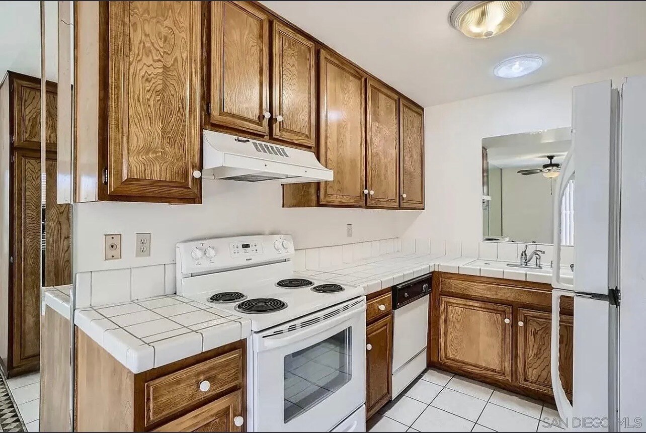 Building Photo - 10705 Caminito Bravura