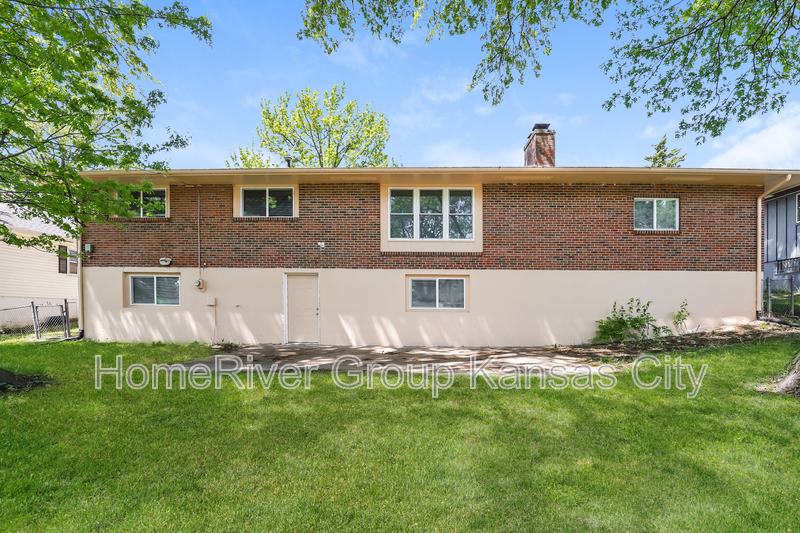 Building Photo - 1527 N 64th Dr