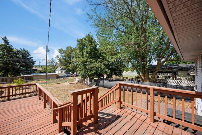 Building Photo - 4 Bedroom Northeast Spokane Home - Availab...