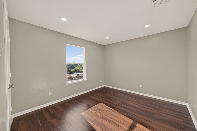 Building Photo - 6542 Carly Park Way