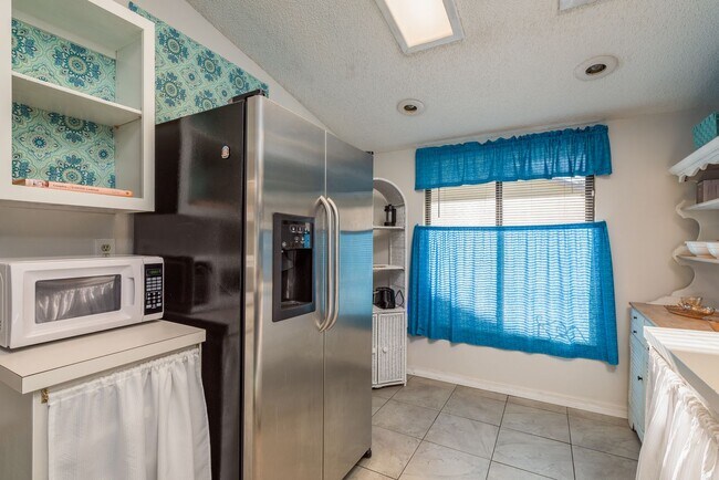 Building Photo - Beautifully Maintained 2-Bedroom, 2-Bath Villa in Tarpon Springs