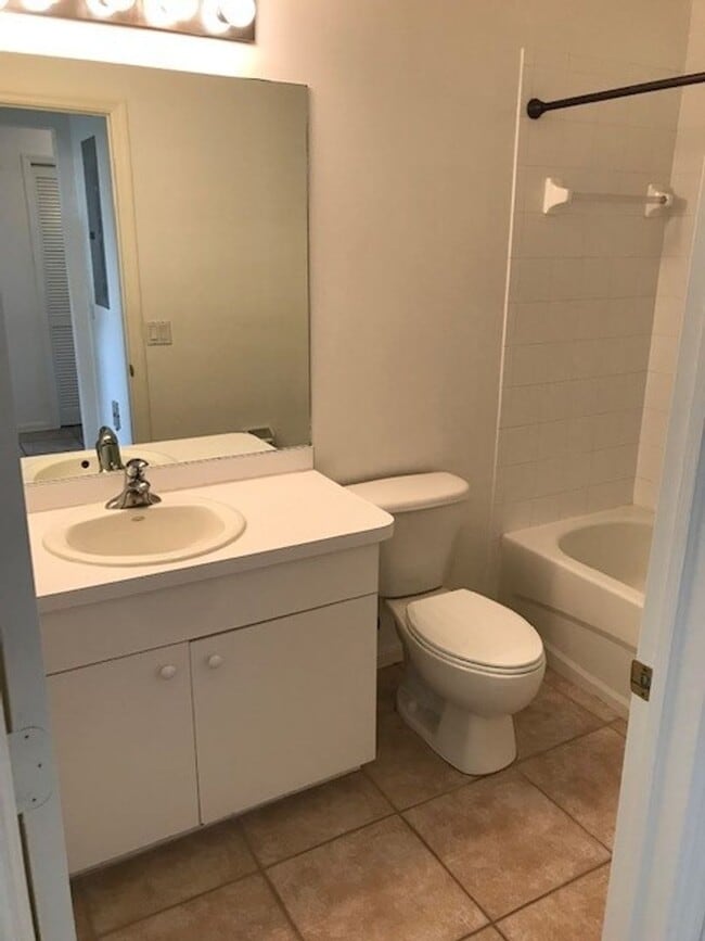 Building Photo - Osprey Cove 2/2 Annual rental