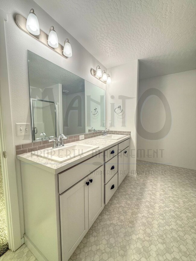 Building Photo - Spacious Airway Heights Home