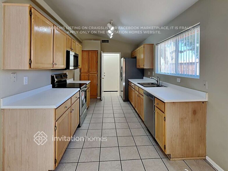 Building Photo - 2542 N 124th Dr