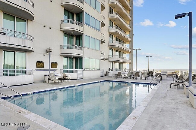 Building Photo - 2060 Beach Blvd