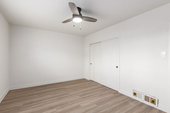 Building Photo - 103 W Broadway Rd