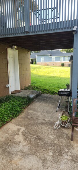 Seperate Entrance - 3388 Harrison Rd