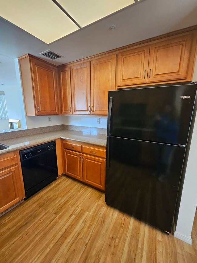 Building Photo - 2 BD/2BA Condo in the La Mesa Village