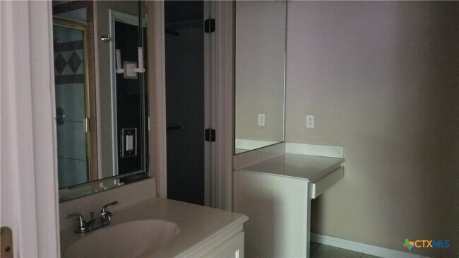 Building Photo - 3023 Green Mountain Dr